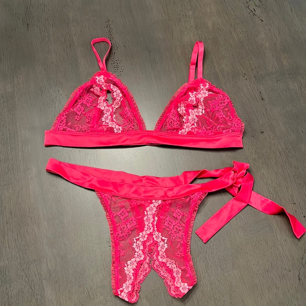 Victoria’s Secrets Sexy Little Things Bra/panty set